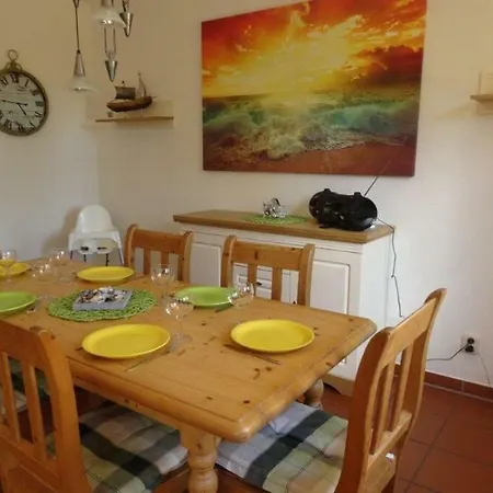 Ferienhaus Huehnergott * Garz (Rugen)